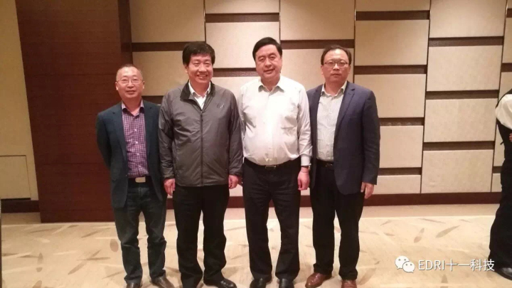 3-趙振元同志與劉濟東、樊后檐、王明云同志親切合影.jpg